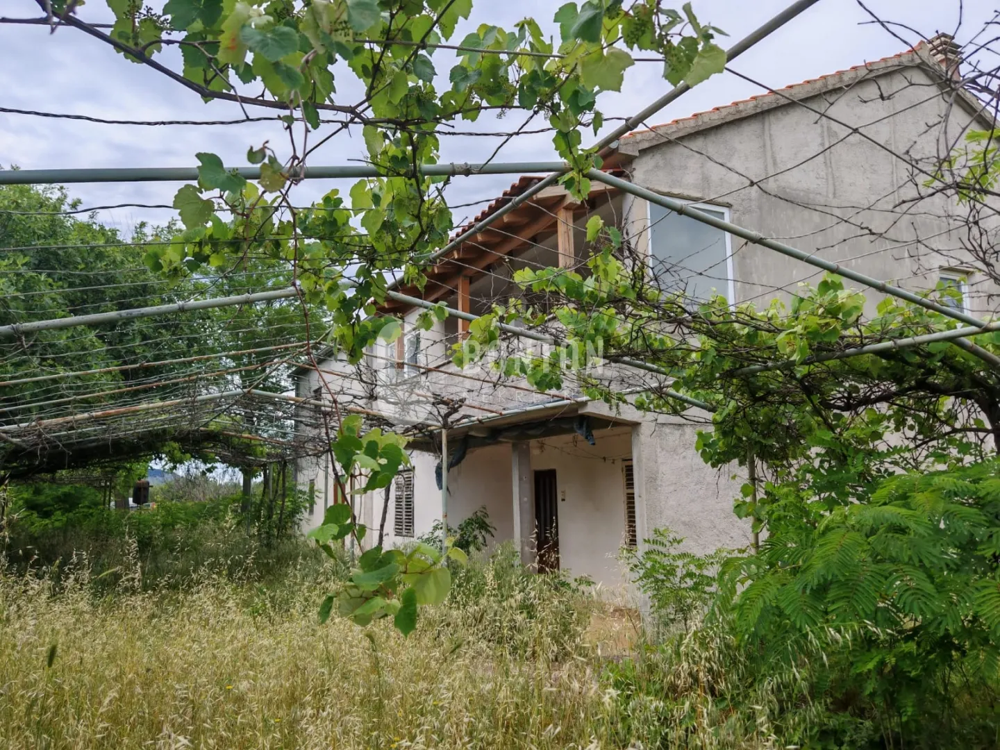 sikovo-stan za renovaciju-prilika etažirano - slika 3