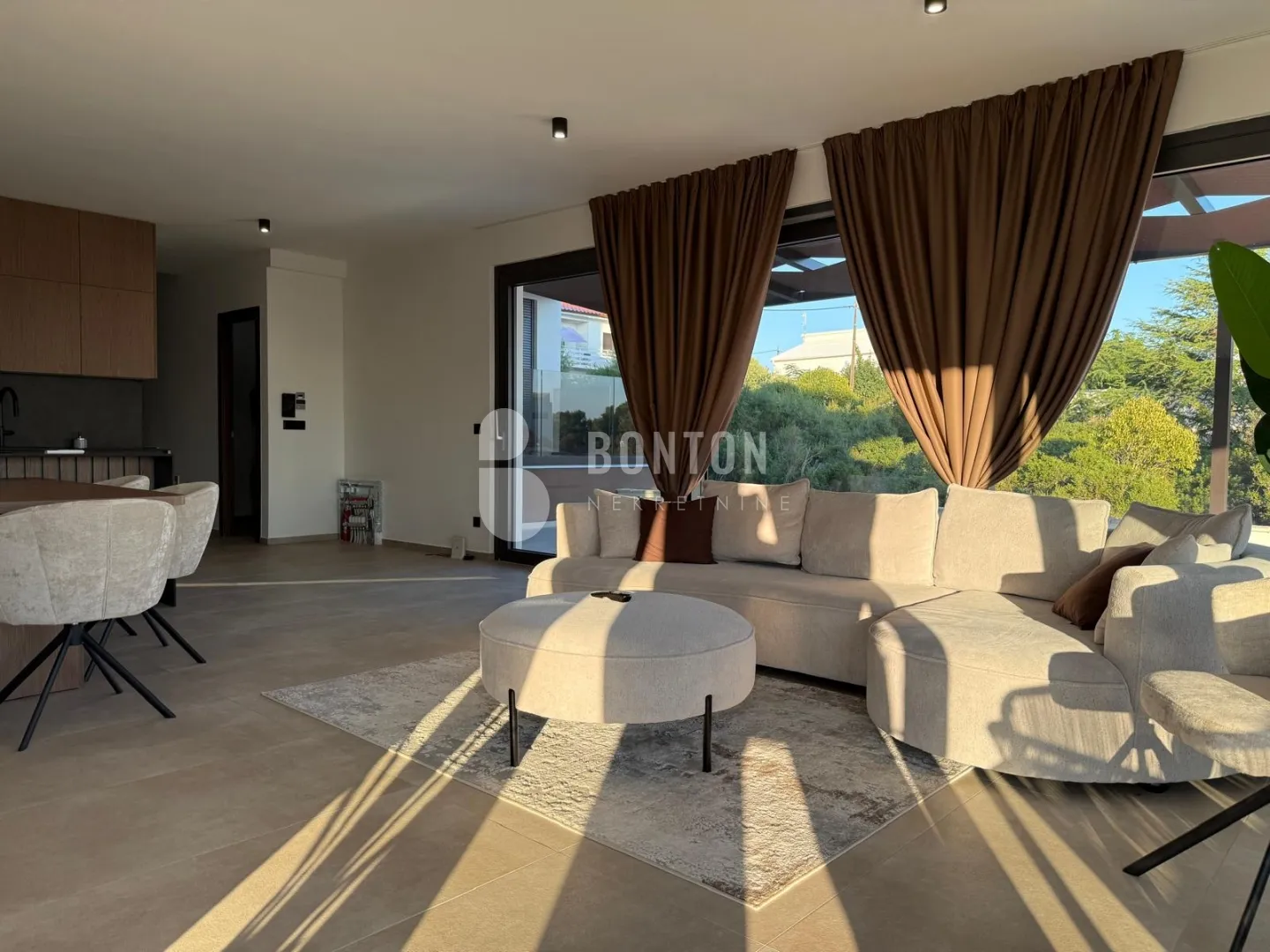 kožino-trosobni luxsuzni stan 1 kat-pogled na more - slika 18