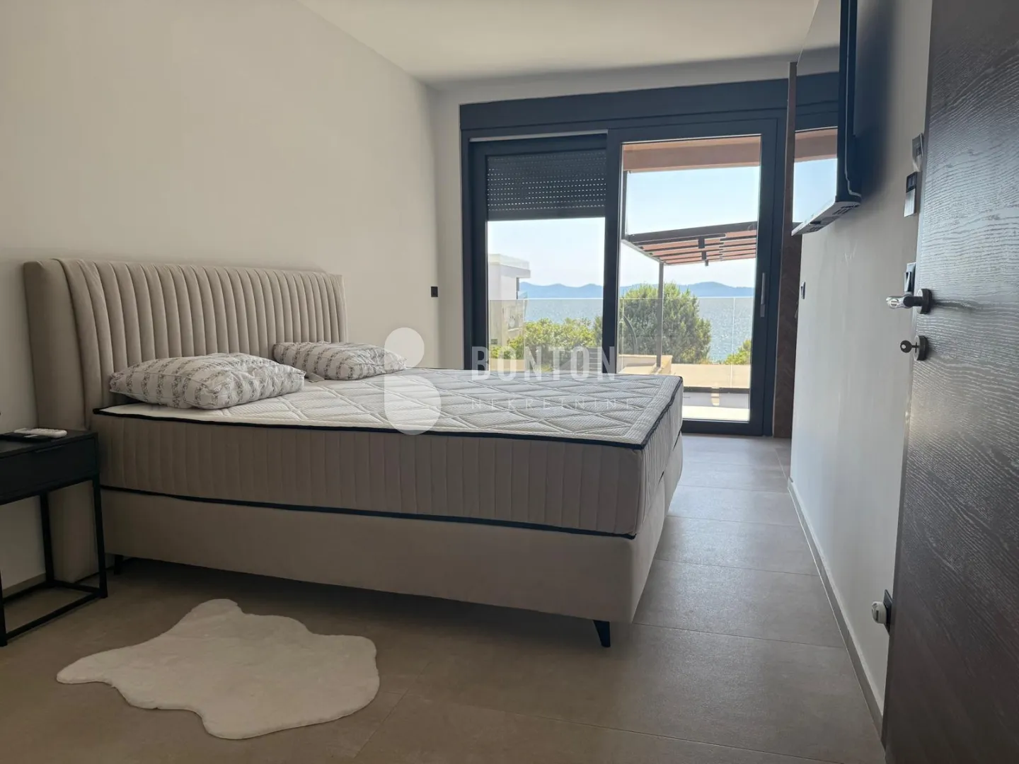 kožino-trosobni luxsuzni stan 1 kat-pogled na more - slika 36