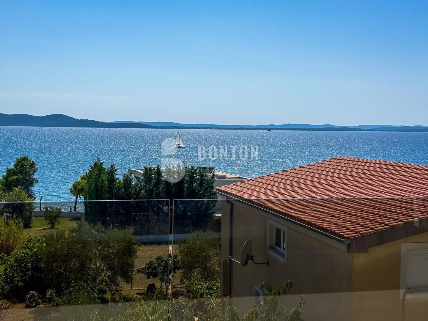 kožino-trosobni luxsuzni stan 1 kat-pogled na more - slika 5