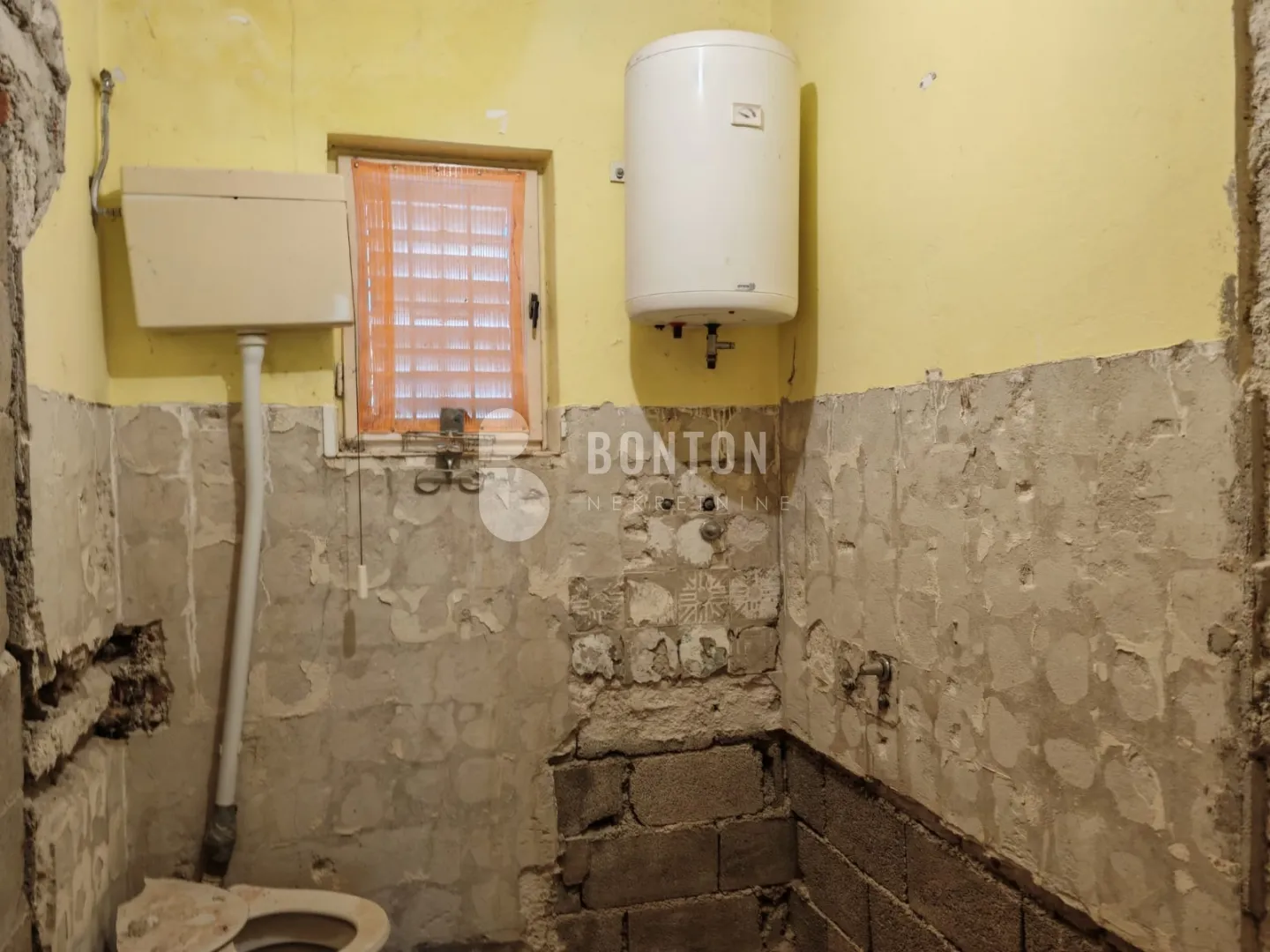 sikovo-stan za renovaciju-prilika etažirano - slika 14