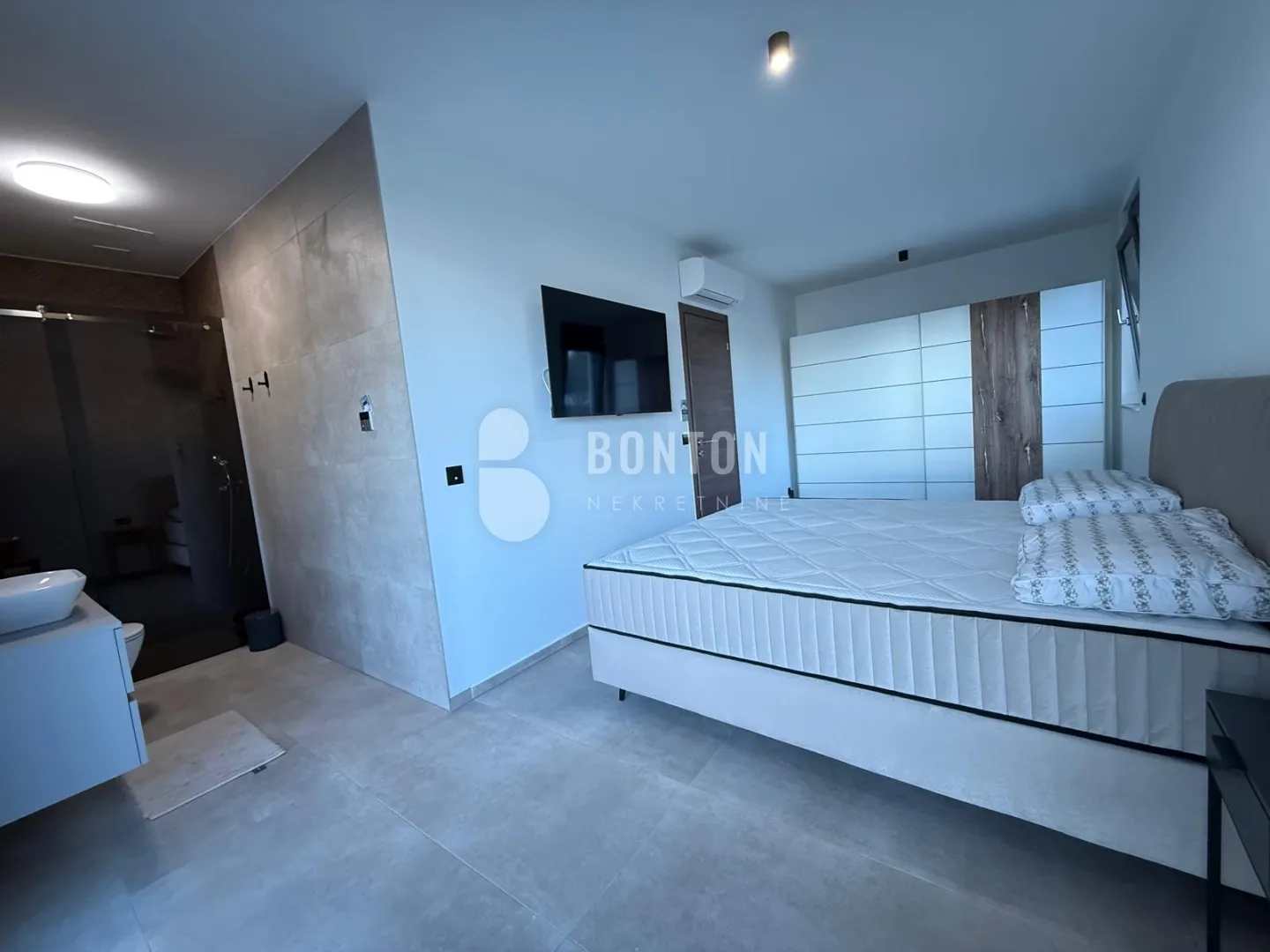 kožino-četvorosobni luxsuzni stan s bazenom -pogled na more - slika 24