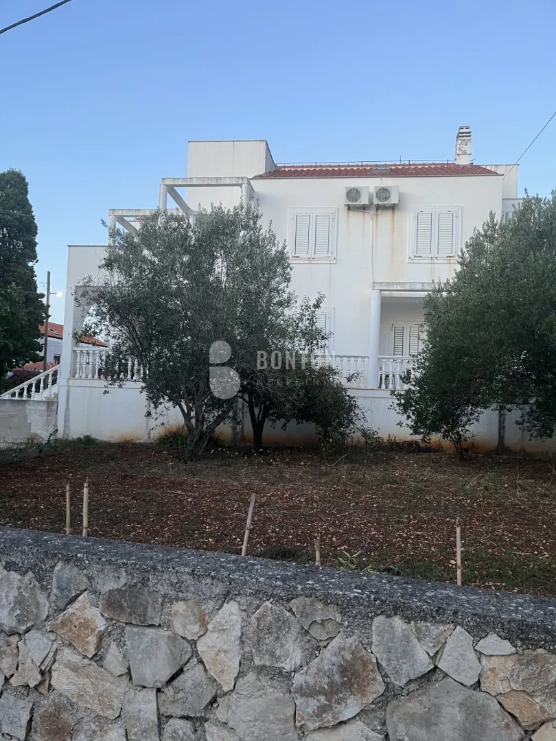 olib-posebna samostojeća kuća 80 metara od mora-pogled - slika 8