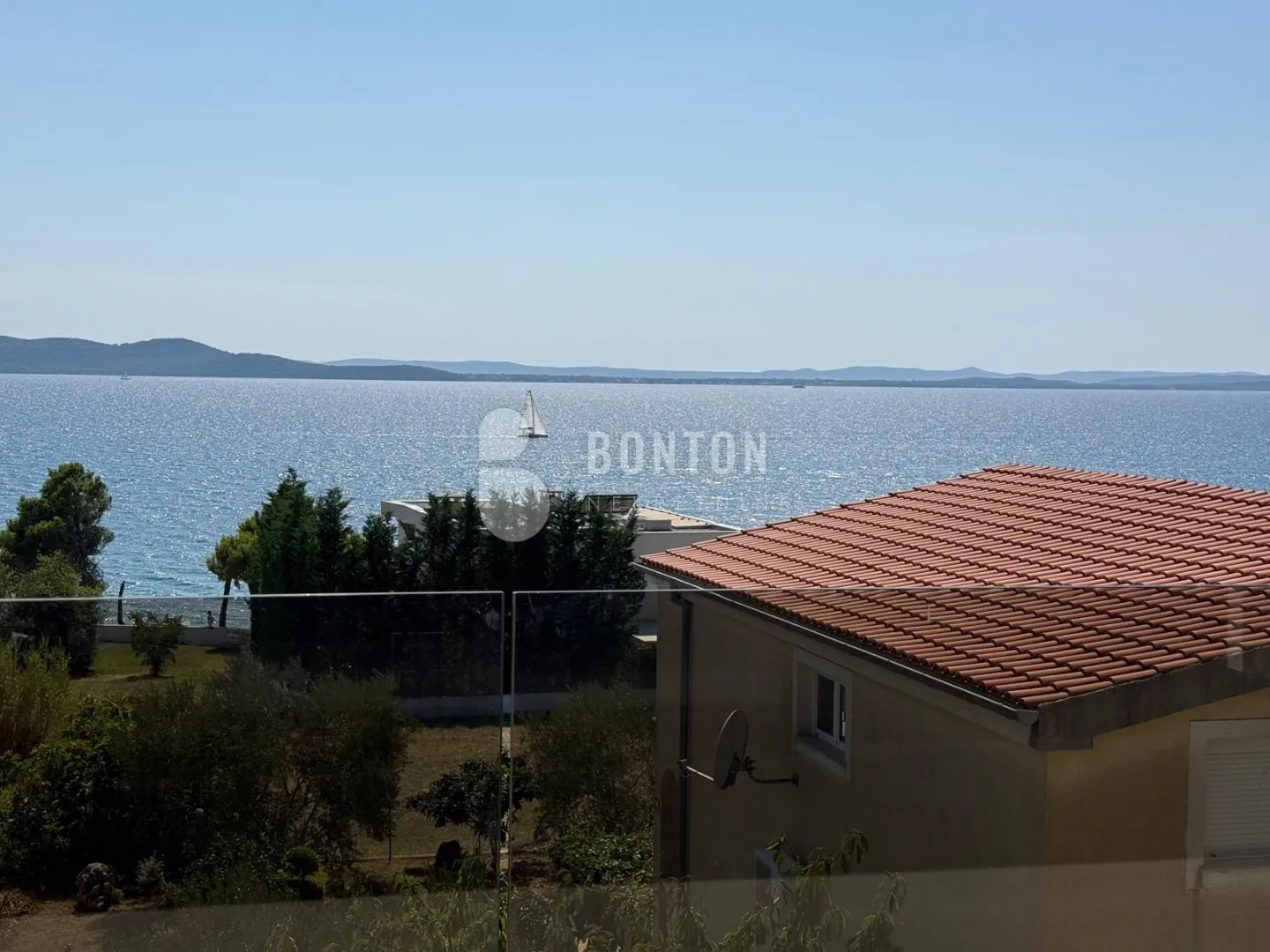 kožino-trosobni luxsuzni stan 1 kat-pogled na more - slika 4