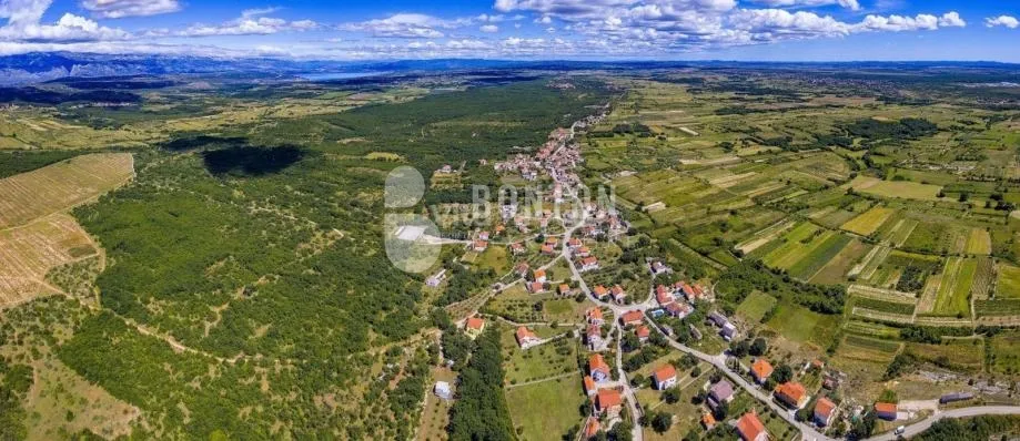 briševo-kljuć u ruke vila s bazenom - slika 2