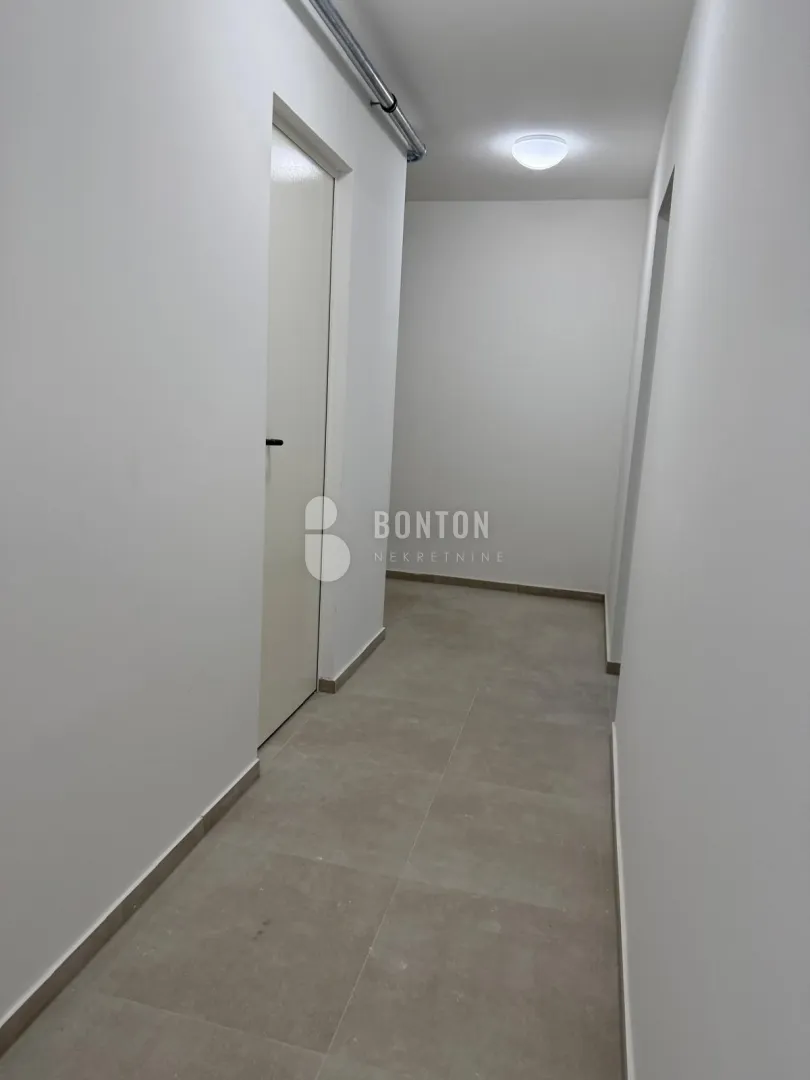 kožino-trosobni luxsuzni stan 1 kat-pogled na more - slika 48