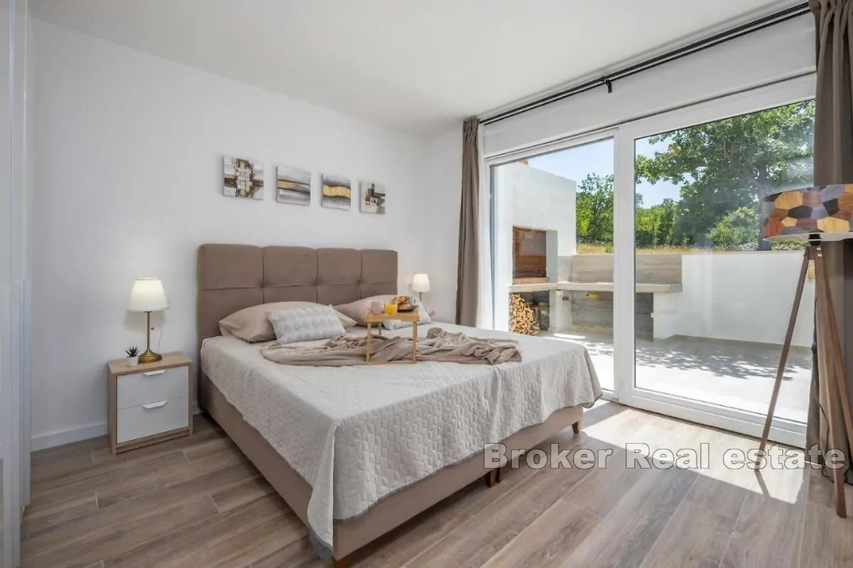 moderna kuća s dva apartmana nedaleko od mora - slika 9