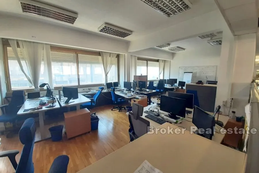 smrdečac - prostrani poslovni prostor - slika 1