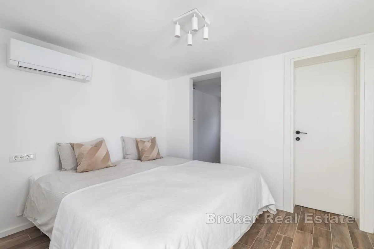 apartmanska kuća prvi red do mora - slika 12