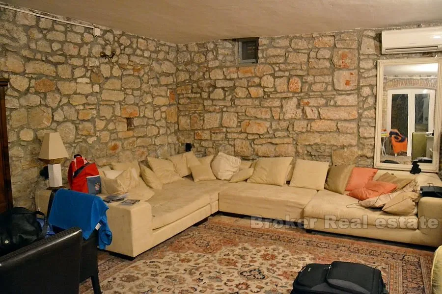 prvi red do mora, kamena kuća na otoku u blizini šibenika, na prodaju - slika 3