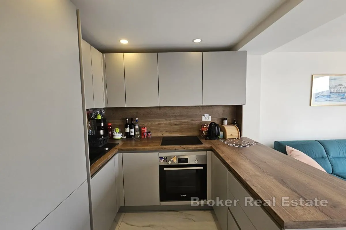 kuća s dva apartmana na mirnoj lokaciji - slika 6