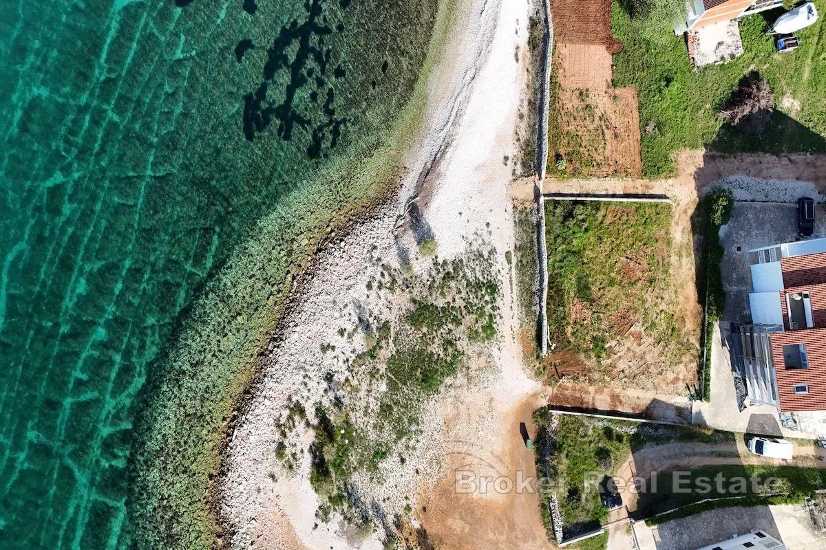 Građevinsko zemljište u prvom redu do mora - Brač, Brač