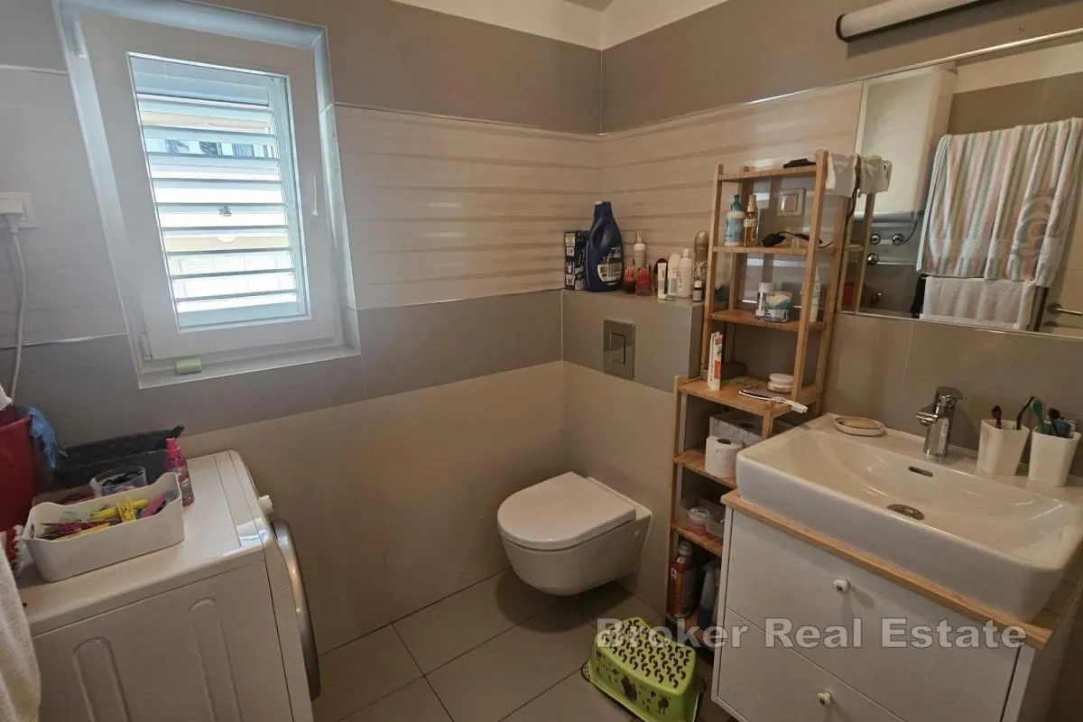 penthouse apartman u blizini plaže i centra - slika 13