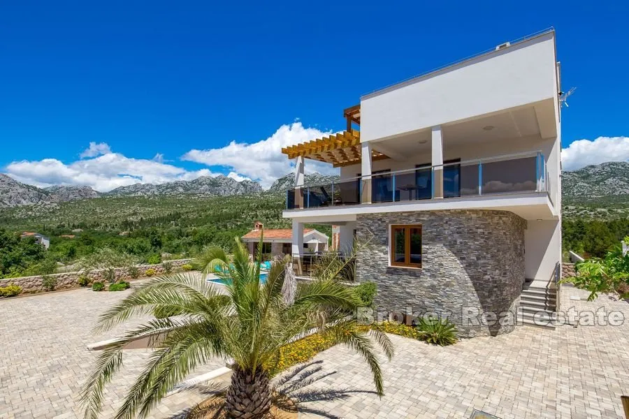 prekrasna vila s bazenom - slika 5