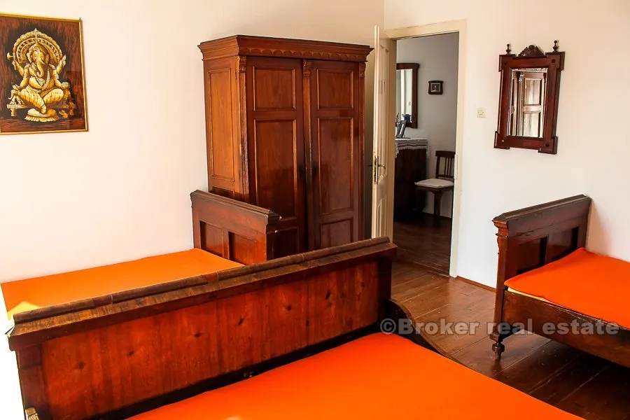 renovirana kamena kuća uz more, na prodaju - slika 8