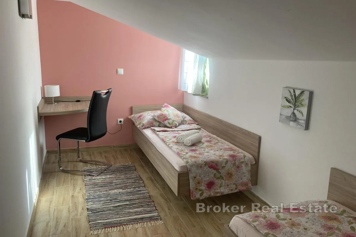 apartmanska kuća u prvom redu do mora - slika 9
