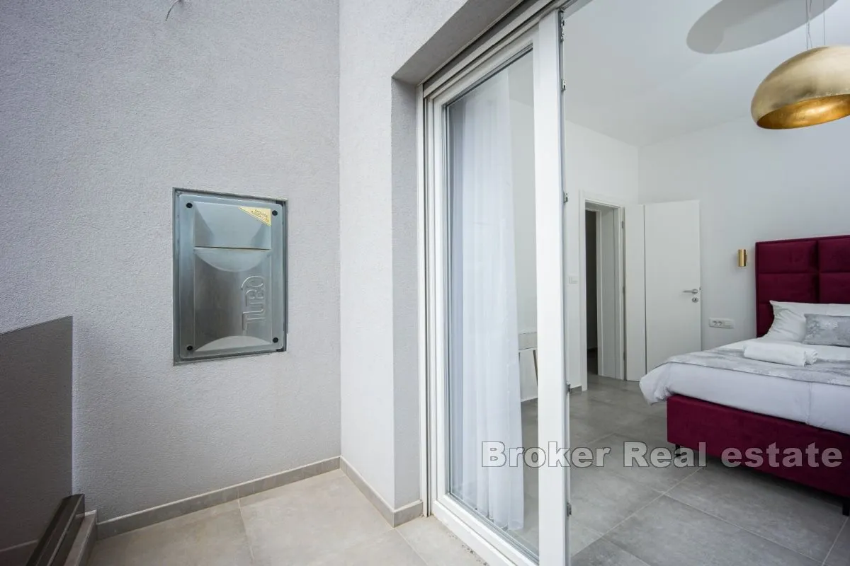 luksuzan penthouse s bazenom i prekrasnim pogledom na more - slika 15