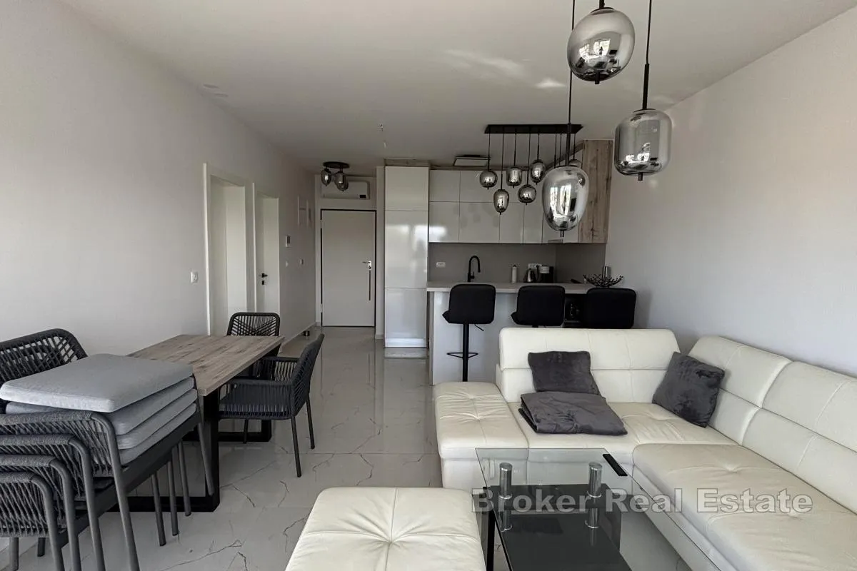 izvanredan penthouse stan s krovnom terasom i otvorenim pogledom na more - slika 3