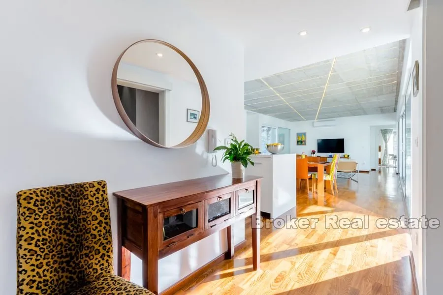 moderno dizajnirana vila - slika 7
