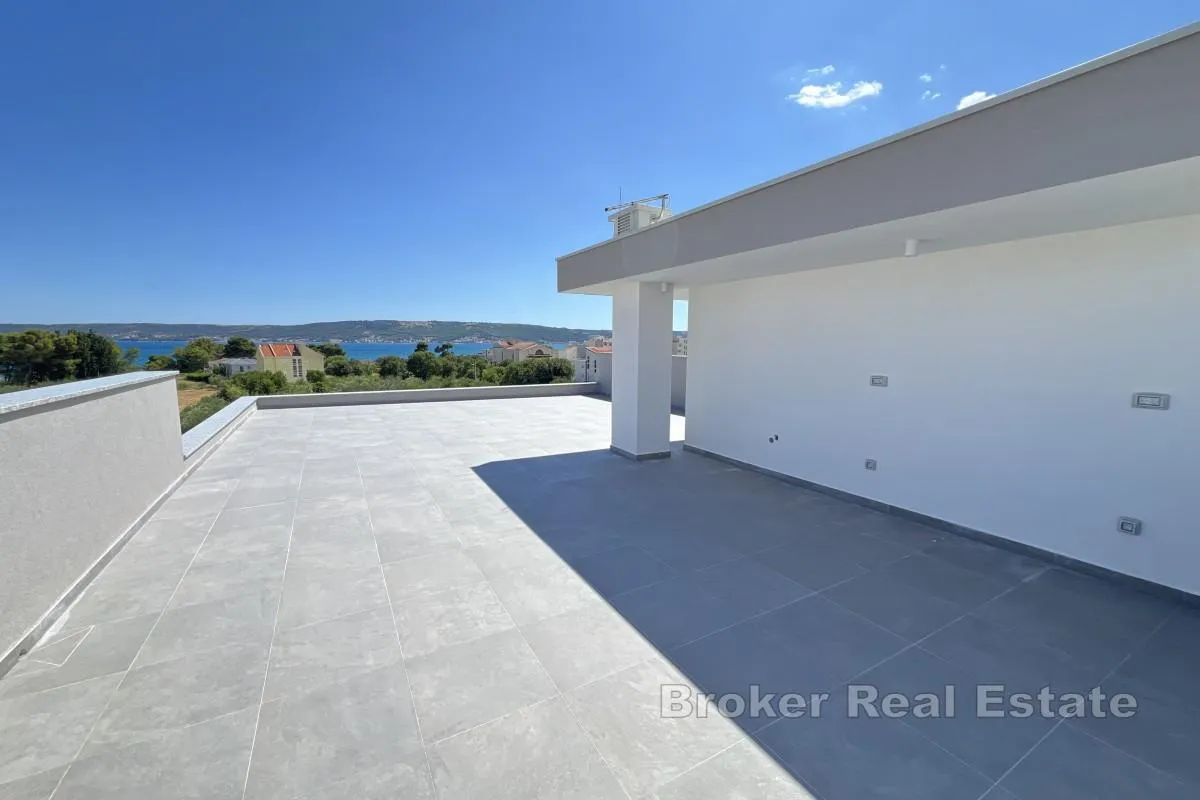 dvoetažni penthouse s panoramskim pogledom na more - slika 2