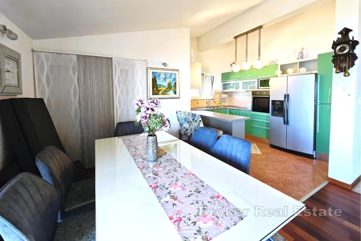 atraktivna apartmanska kuća s pogledom na more - slika 5