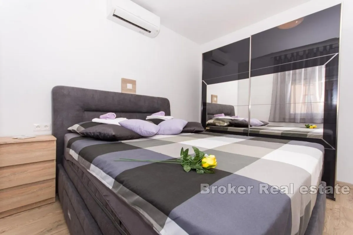 apartmanska kuća s bazenom - slika 14