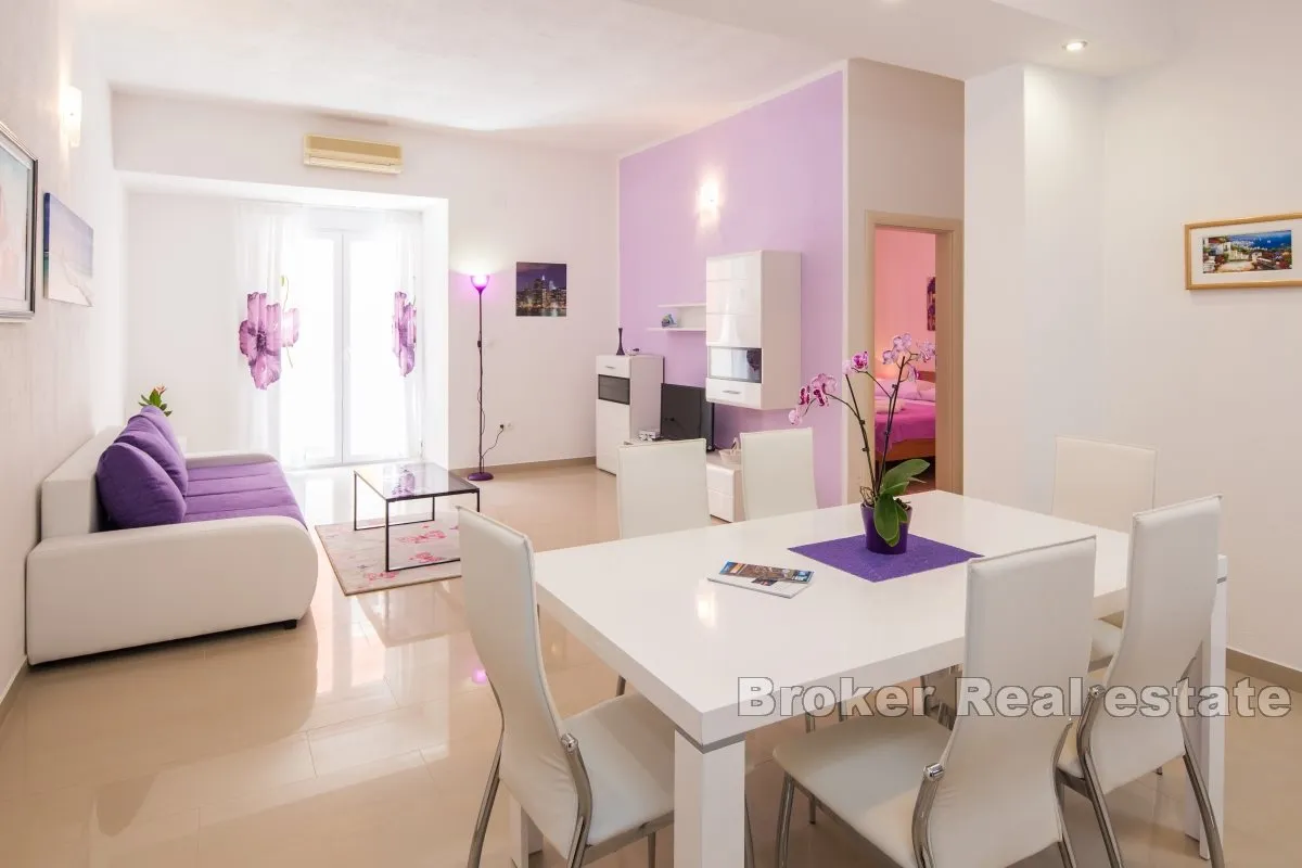 atraktivan apartman s bazenom - slika 4