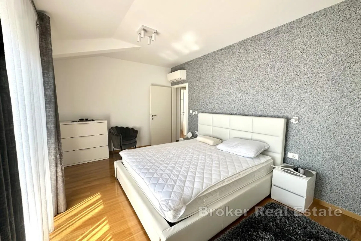 dvoetažni penthouse s pogledom na more - slika 7