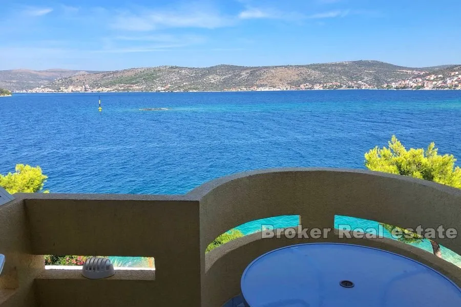 apartmanska kuća, prvi red do mora - slika 11