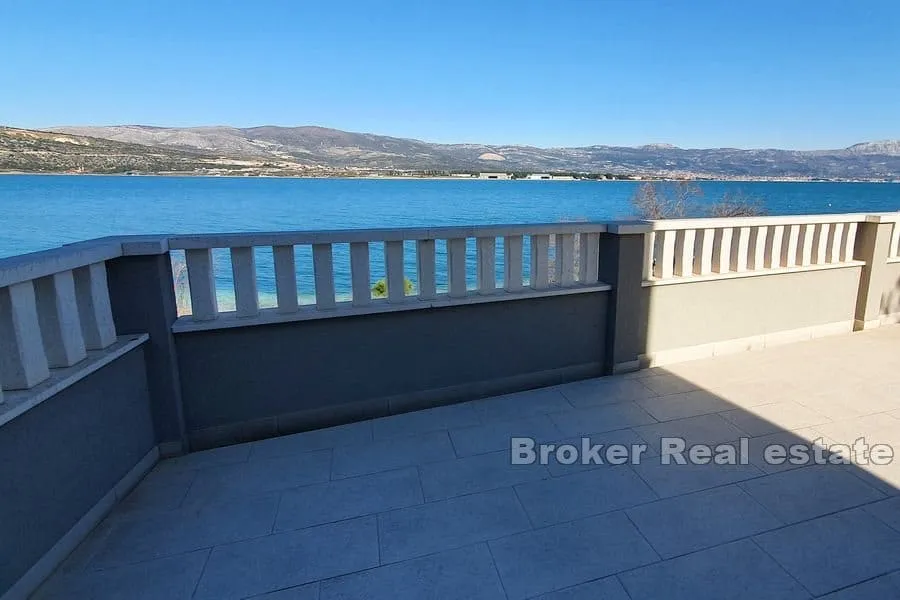 kuća s tri apartmana uz plažu i more - slika 1