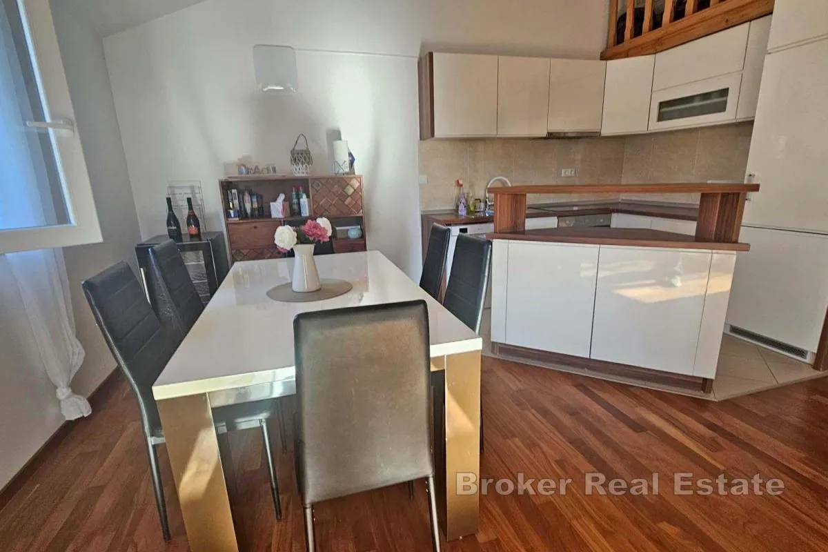 apartman s pogledom na more u mirnoj zoni - slika 6