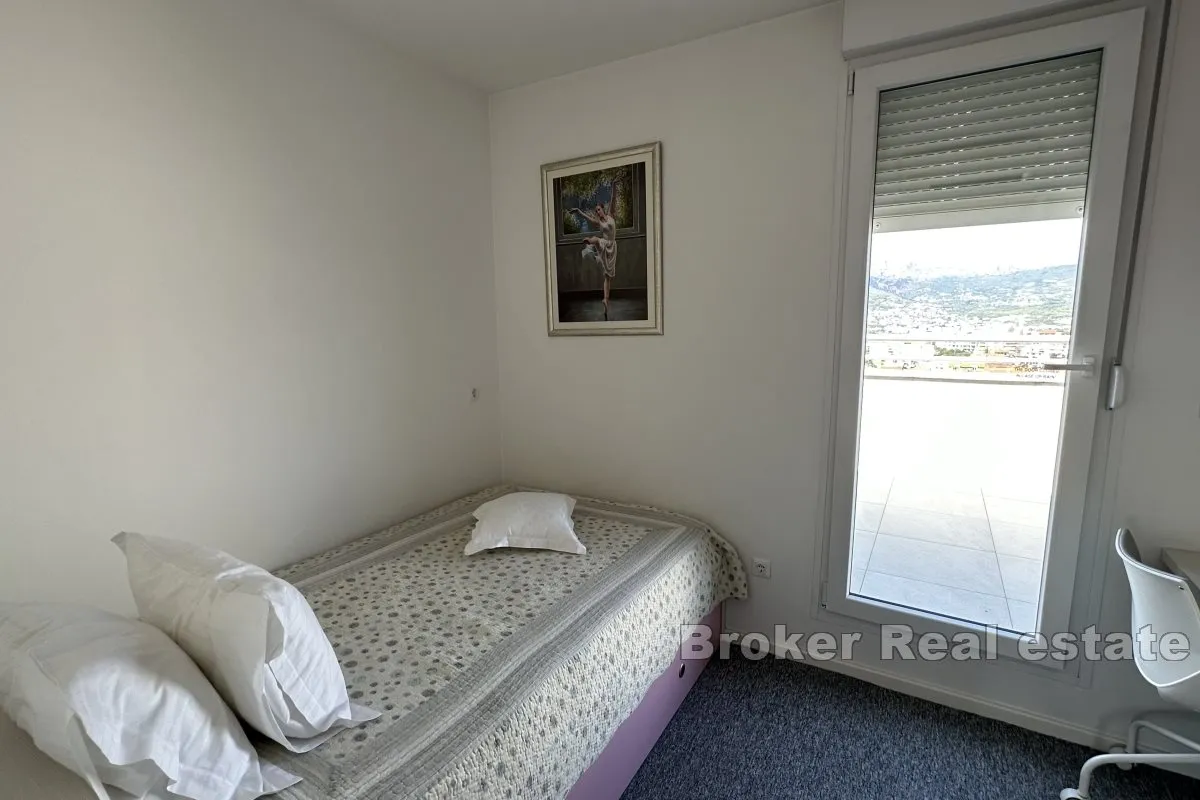 atraktivan penthouse s velikom terasom i jacuzzijem - slika 10