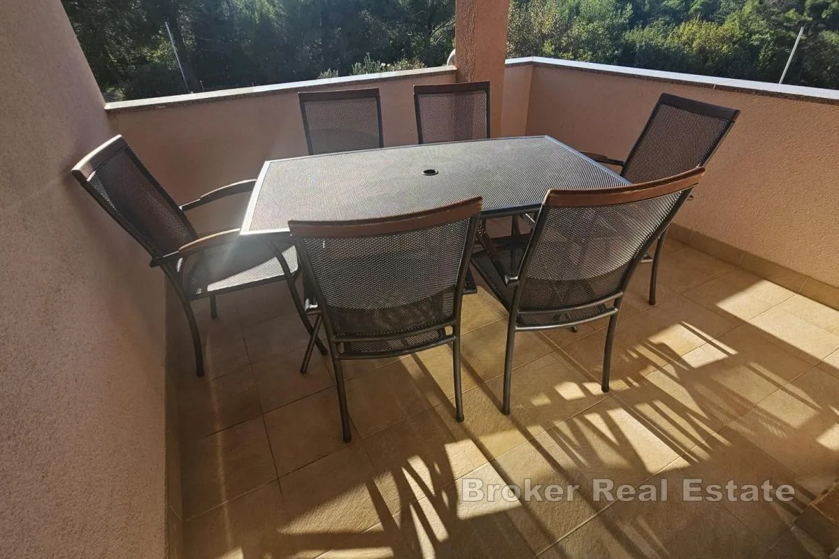 apartman s pogledom na more u mirnoj zoni - slika 4