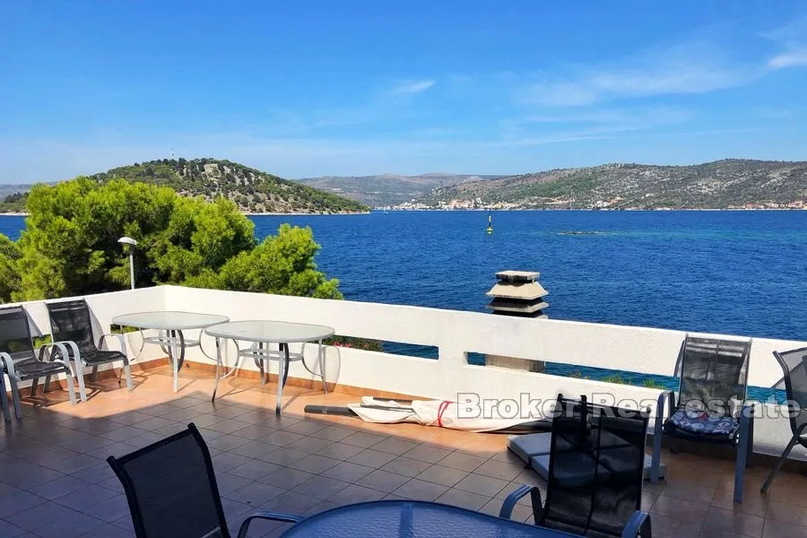 apartmanska kuća, prvi red do mora - slika 1