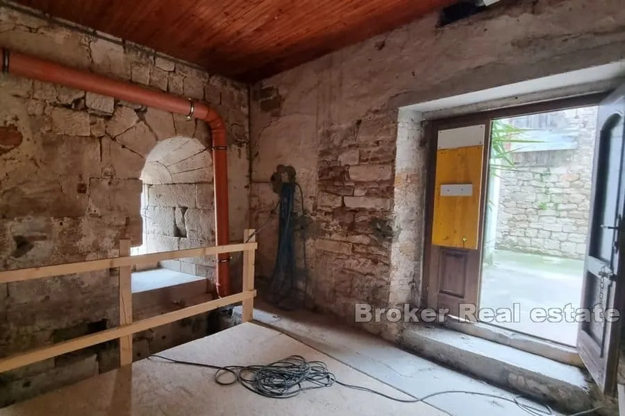 poslovni prostor u srcu dioklecijanove palače - slika 3