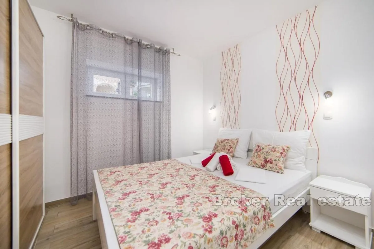 apartmanska kuća s bazenom - slika 18