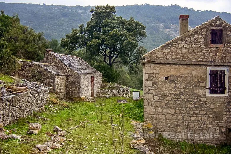 imanje sa starim kamenim kućama - slika 13