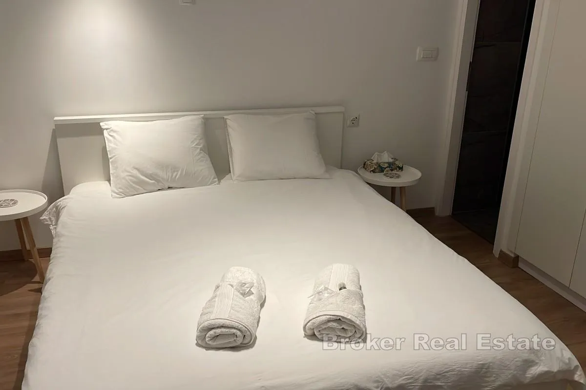 apartmanska kuća u centru grada - slika 7