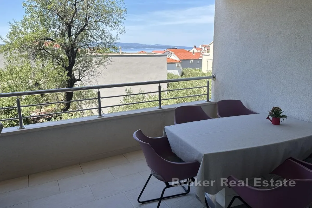 Prostrani četverosbni stan u blizini plaže - Makarska