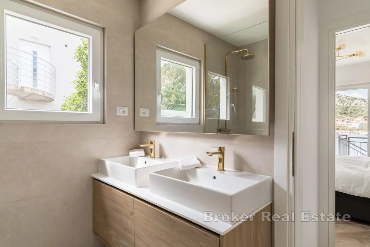 apartmanska kuća prvi red do mora - slika 18