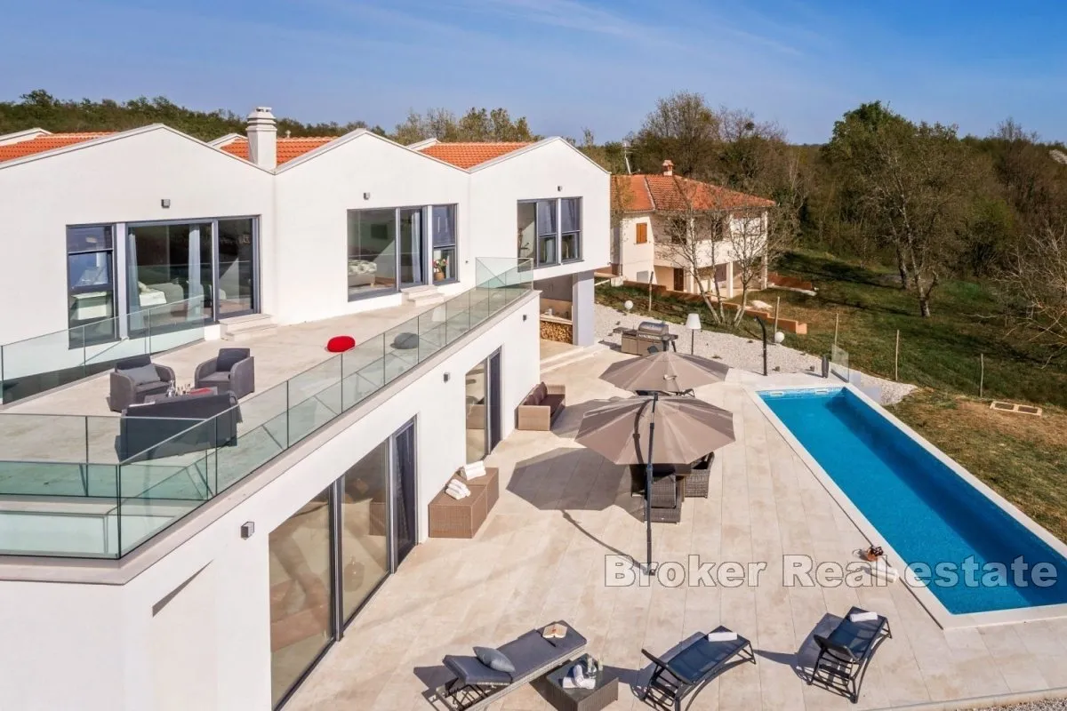moderna vila s bazenom - slika 14