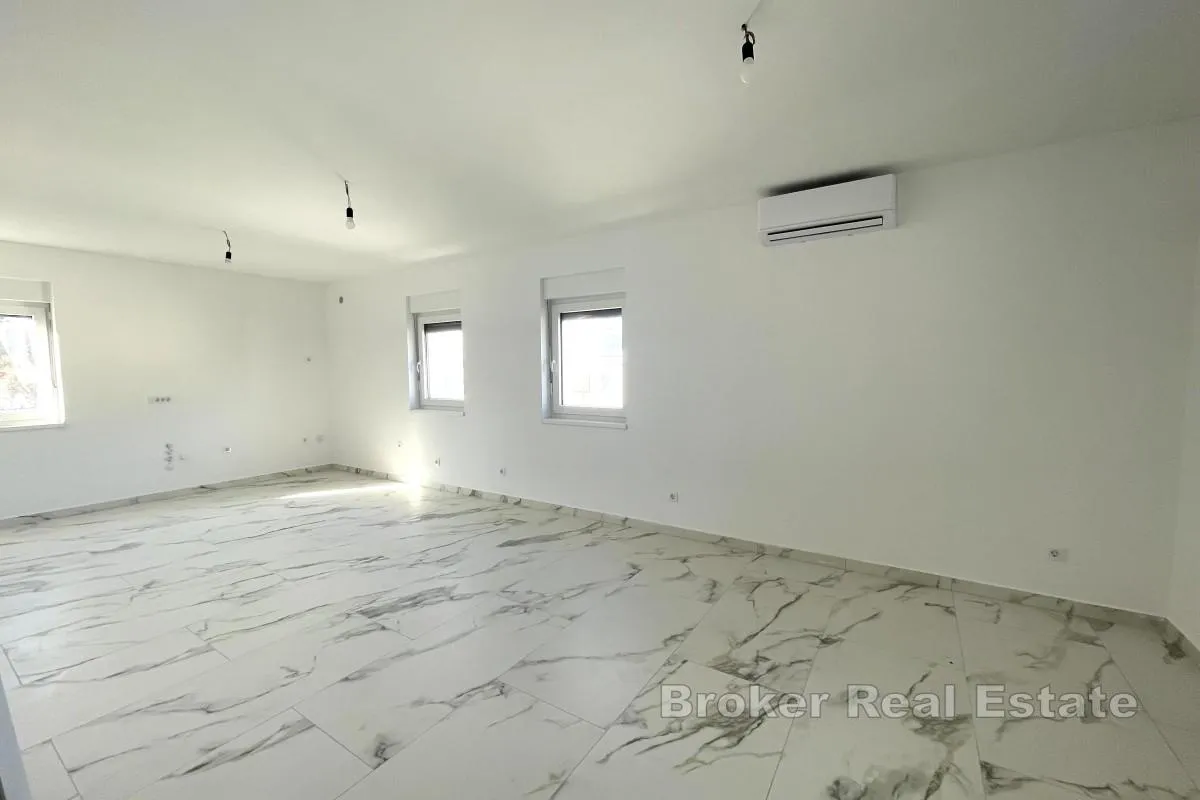 apartman na mirnoj lokaciji i pogledom na more - slika 4