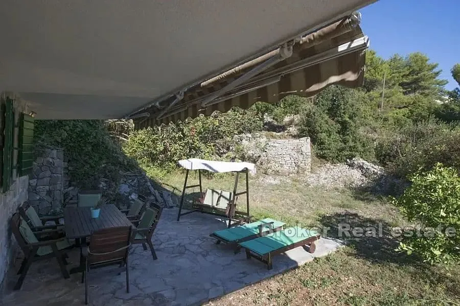 kamena kuća blizu mora - slika 13