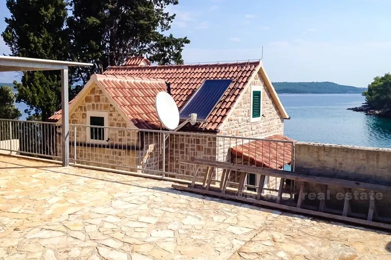 lijepa kamena kuća uz more, na prodaju - slika 9