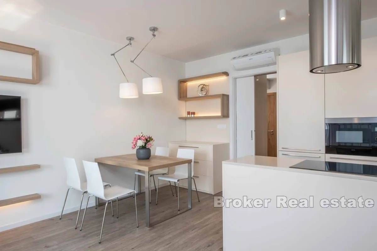 atraktivan apartman s pogledom na more - slika 3