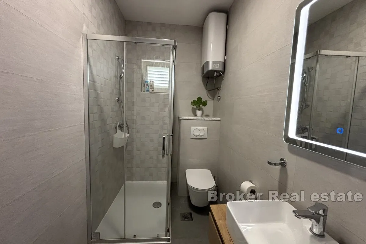 trosoban apartman s pogledom na more - slika 9