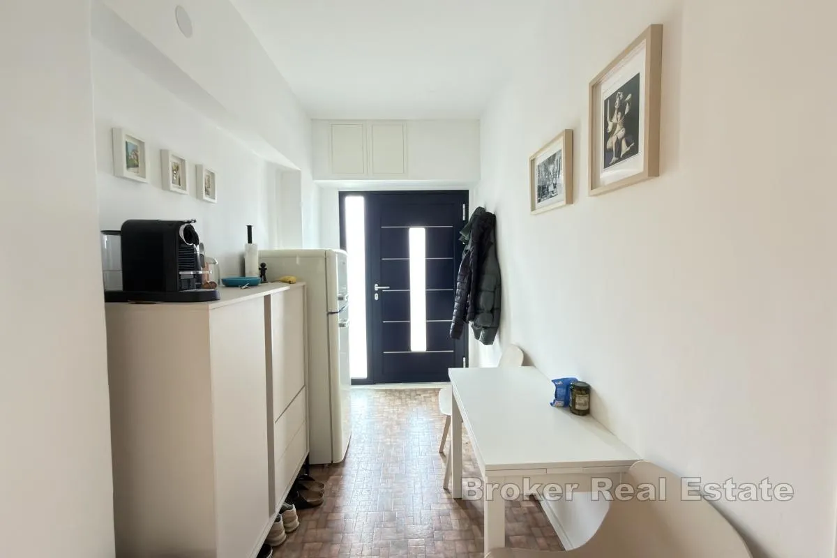 tri apartmanske jedince s pogledom na more - slika 10