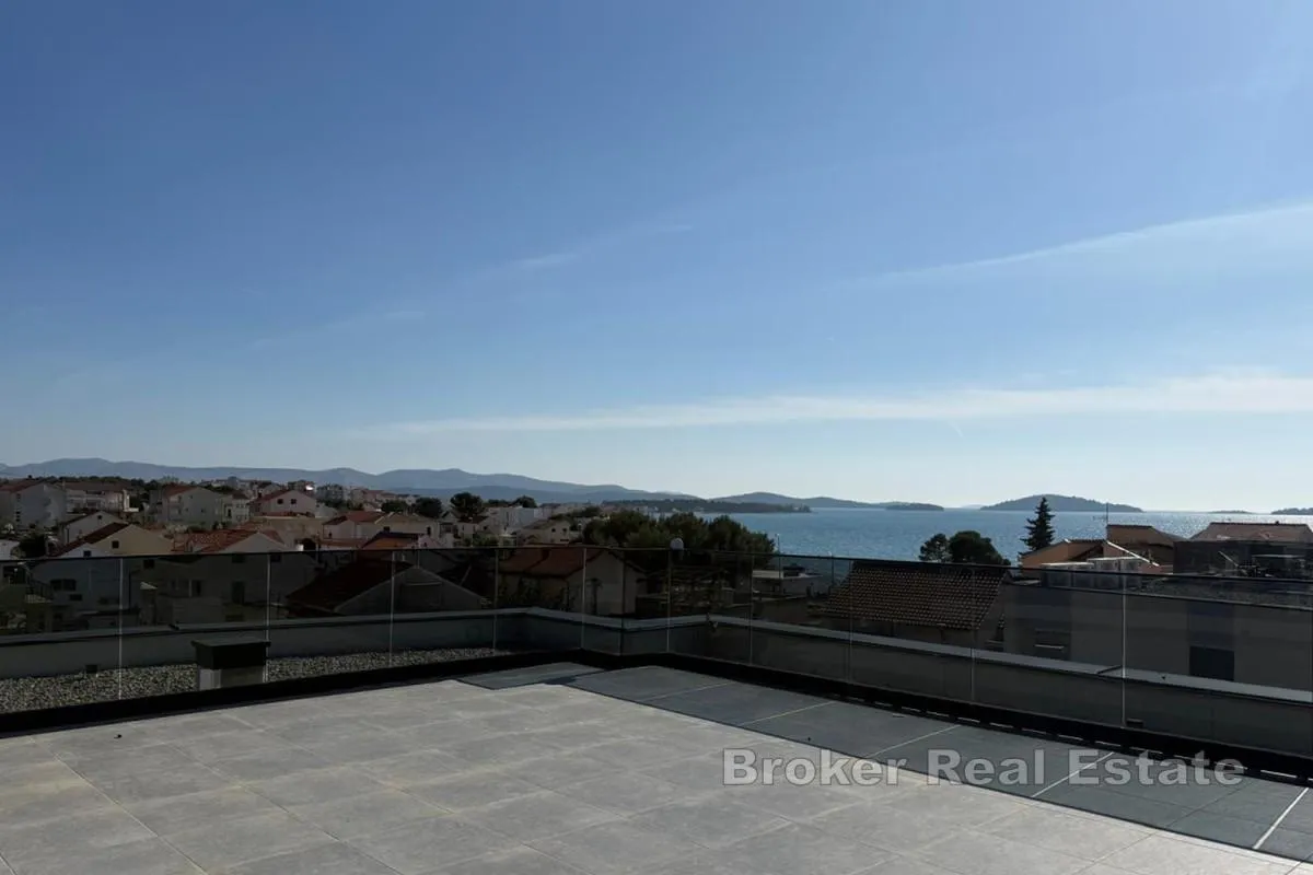 Prostrani dvoetažni stan na mirnoj lokaciji - Sibenik, Sibenik