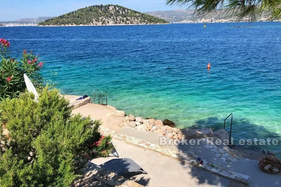 apartmanska kuća, prvi red do mora - slika 10