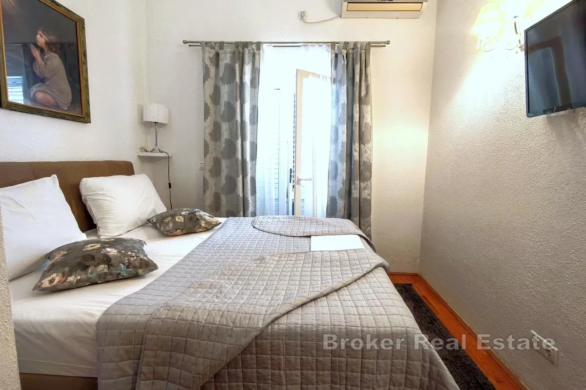 atraktivna apartmanska kuća s pogledom na more - slika 8